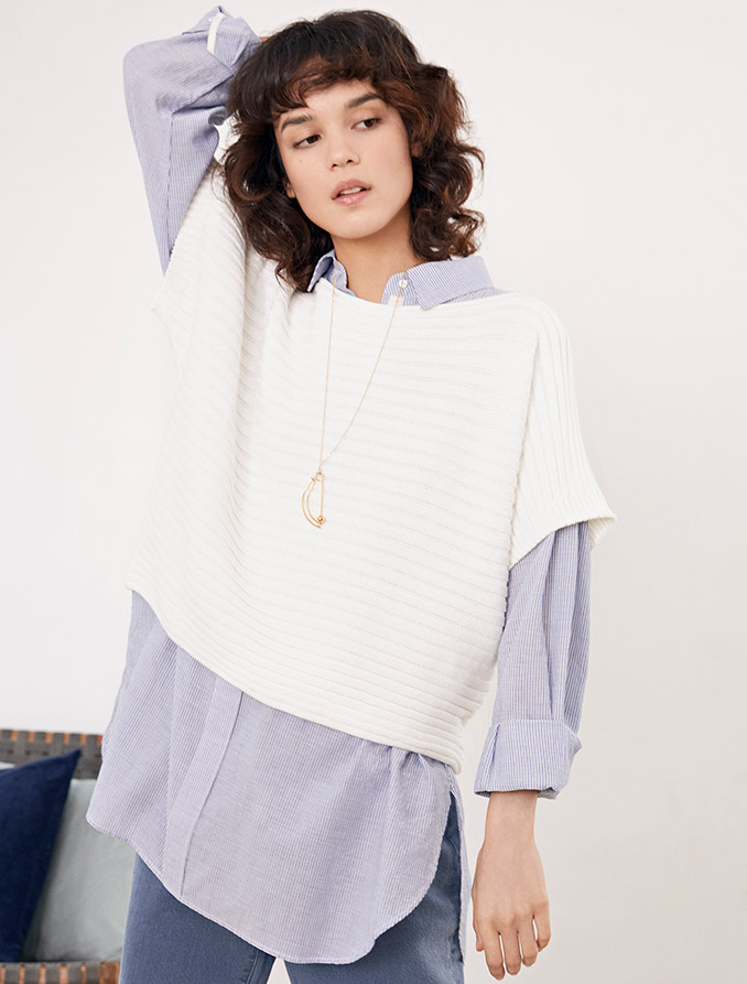 Look femme - Jupe plissée, pull en laine, sac shopping et bottines en cuir