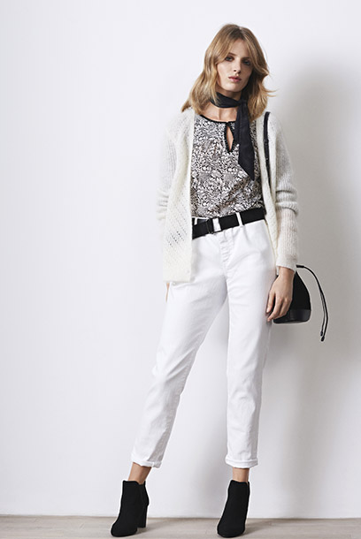Look - Cardigan mit Mohair, gemusterte Bluse und weiße Jeans