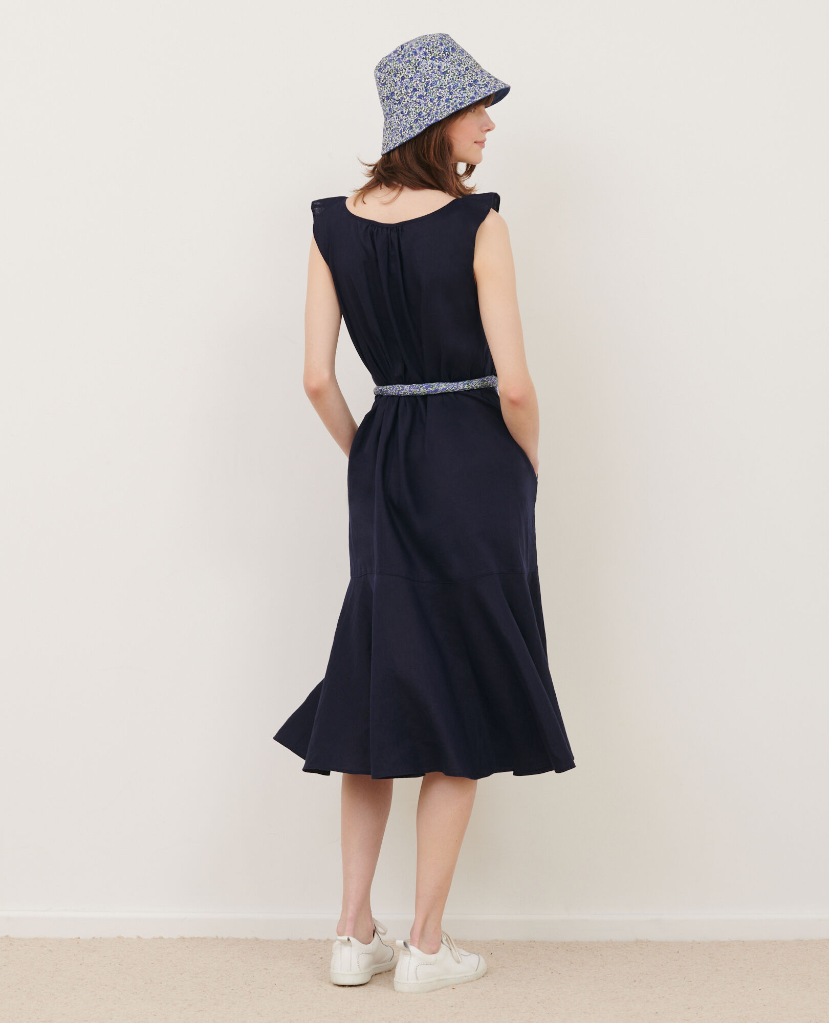 Ausgestelltes Kleid aus Leinen 68 blue 2sdr183f04