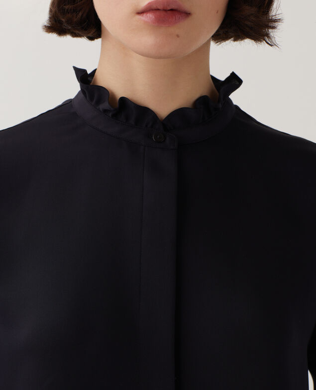Fließend fallende Bluse mit Rüschen U090 black