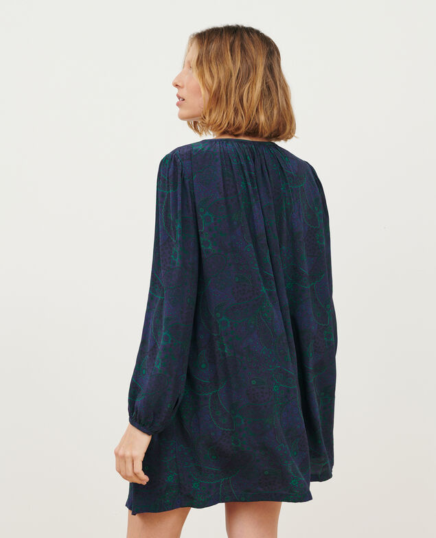 Fließendes gemustertes Kleid