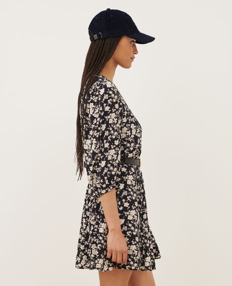 Fließendes gemustertes Kleid