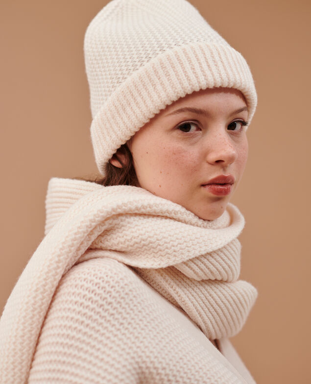 Schal aus Wolle 8842 01 offwhite