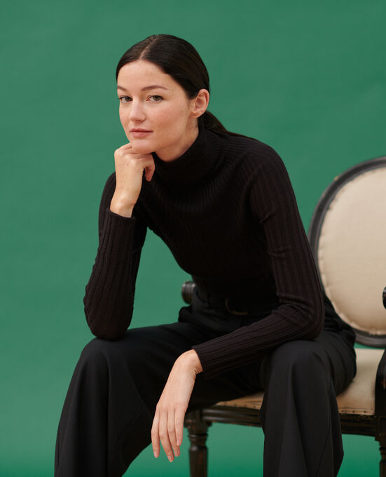 Rollkragenpullover aus Merinowolle 8853 09 BLACK