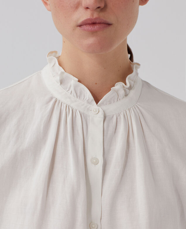 Ärmellose Bluse mit Rüschenkragen U010 off white