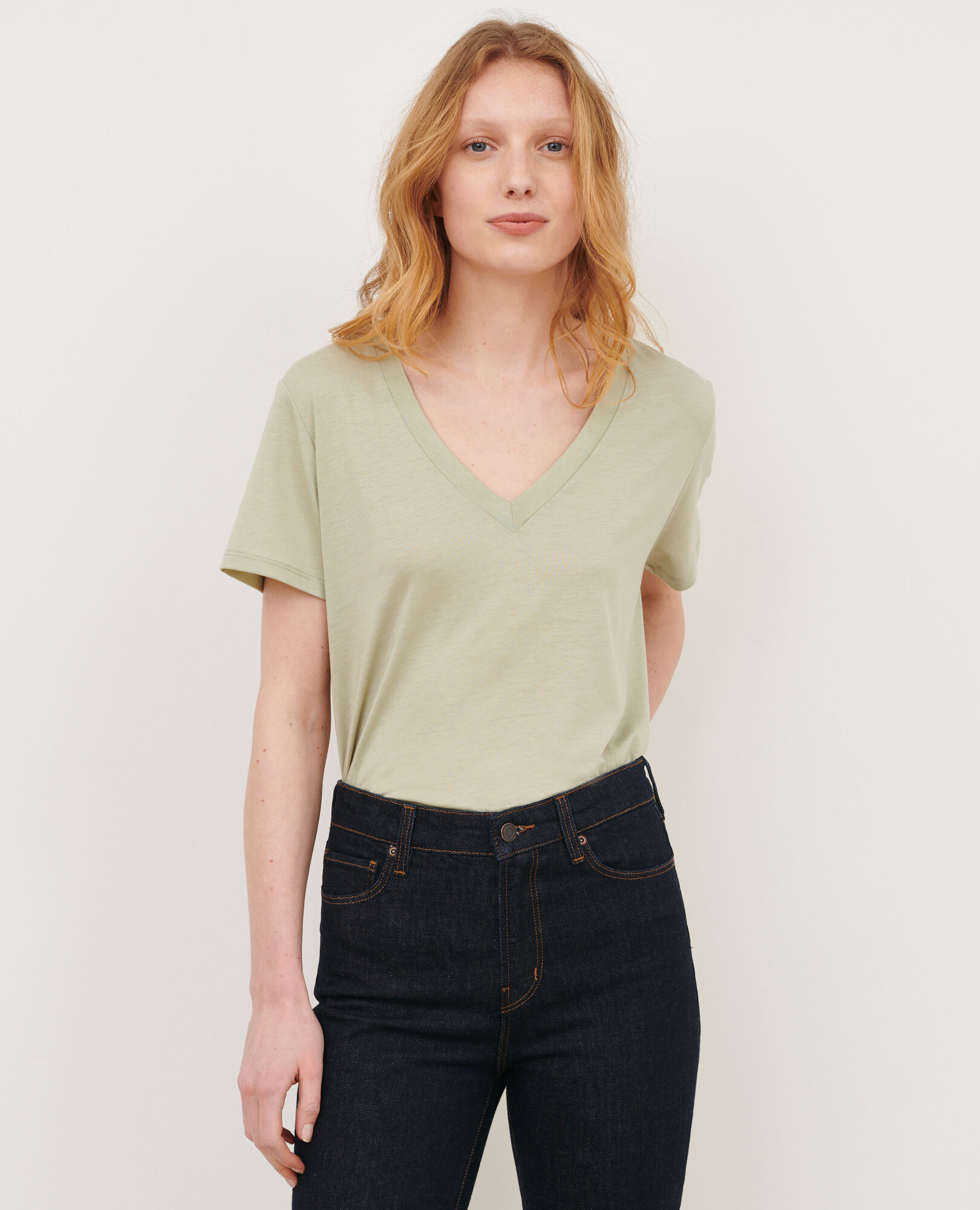 LÉA - Fließendes T-Shirt mit V-Ausschnitt 53 green Paberne