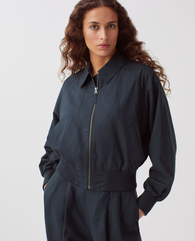 Kurze Jacke mit Reißverschluss J690 blueberry