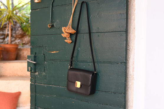 VIC - Schachteltasche aus Leder 8853 09 BLACK