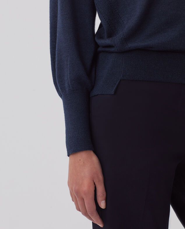 Pullover mit V-Ausschnitt aus Wolle und Seide J690 blueberry