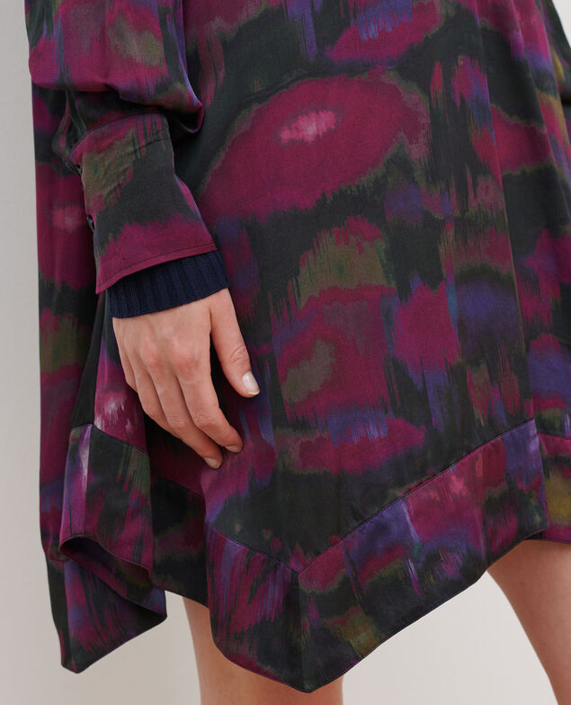 Fließendes gemustertes Kleid