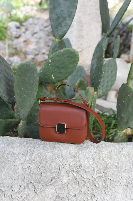 VIC - Schachteltasche aus Leder 4024 CAMEL
