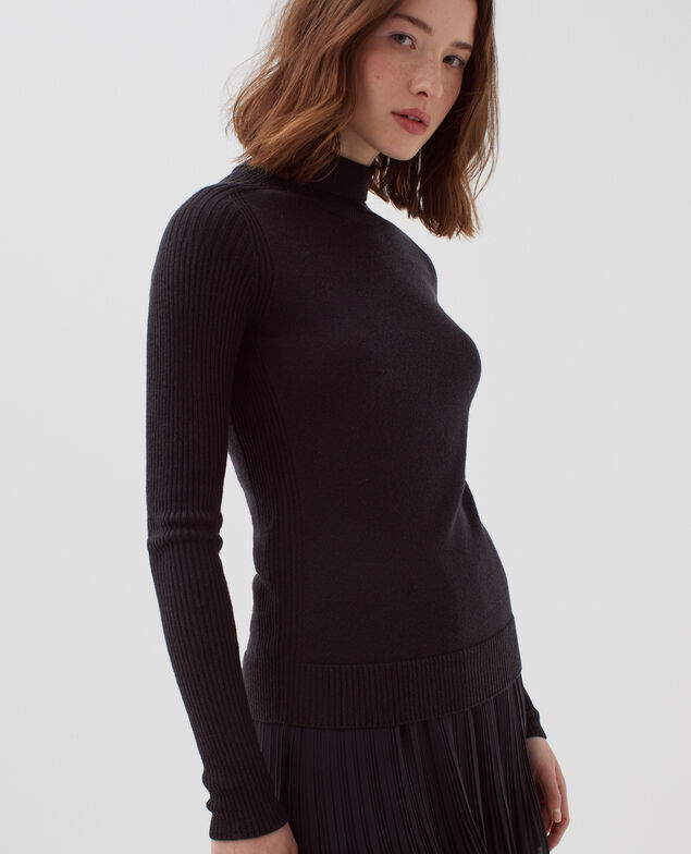 Taillierter Pullover aus Merinowolle H091 black beauty