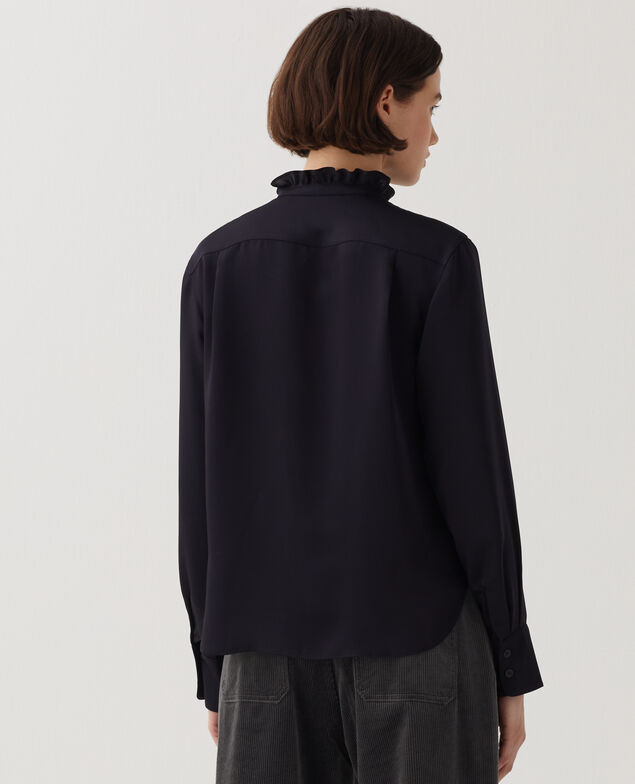 Fließend fallende Bluse mit Rüschen U090 black