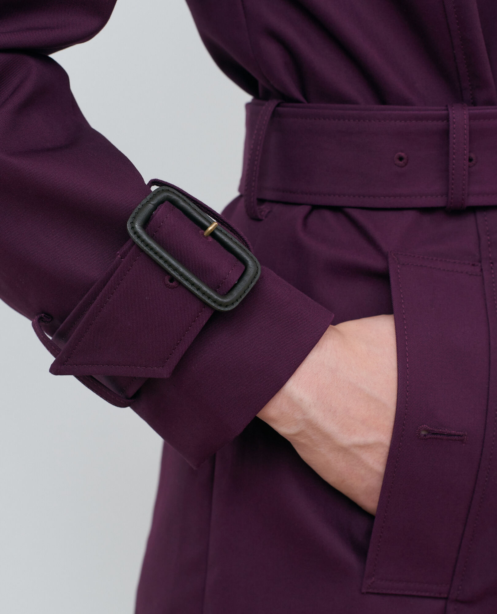 CATHERINE - Mittellanger Trenchcoat aus Baumwolle mit Gürtel Potent purple Mambert