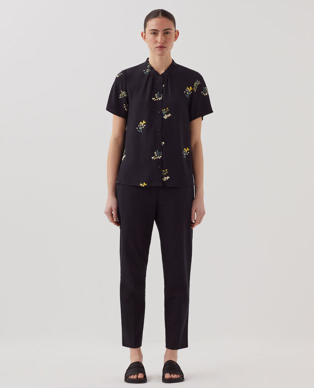 Fließend fallendes Kurzarm-Hemd J091 fl bouquet black