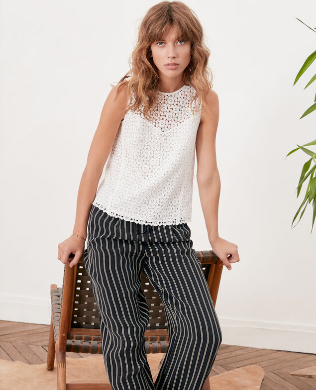 Top mit englischer Stickerei Off white