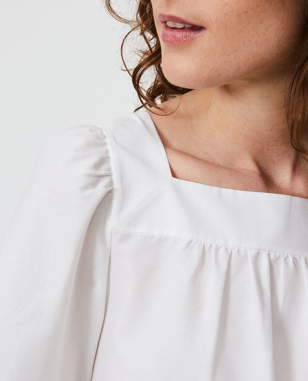 Oberteil aus Baumwolle und Seide. Brilliant white