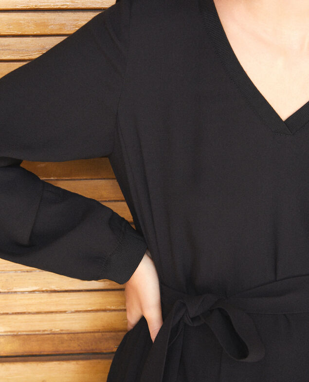 Kleid mit V-Ausschnitt Schwarz