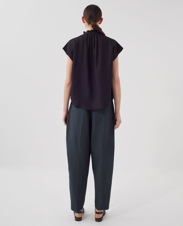 Ärmellose Bluse mit Rüschenkragen U090 black
