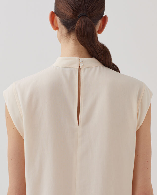 Fließend fallende Bluse ohne Ärmel J300 natural