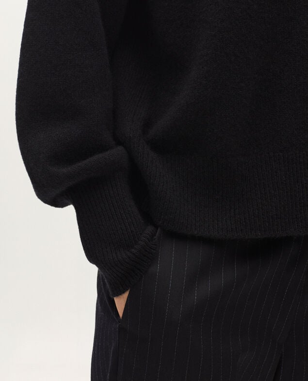 Pullover mit V-Ausschnitt aus Kaschmir H091 black beauty