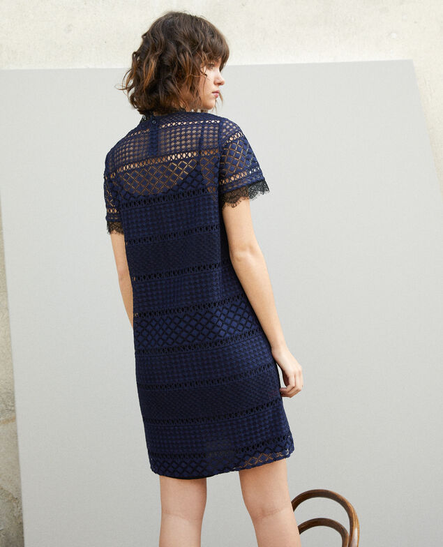 Kleid aus Ajourspitze Blau
