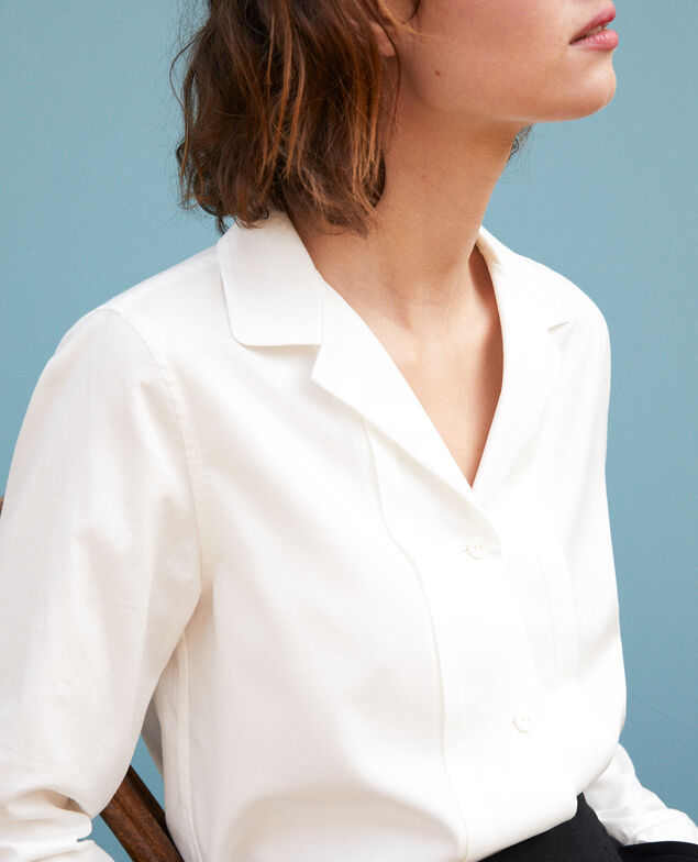 Bluse mit Offizierskragen Weiß