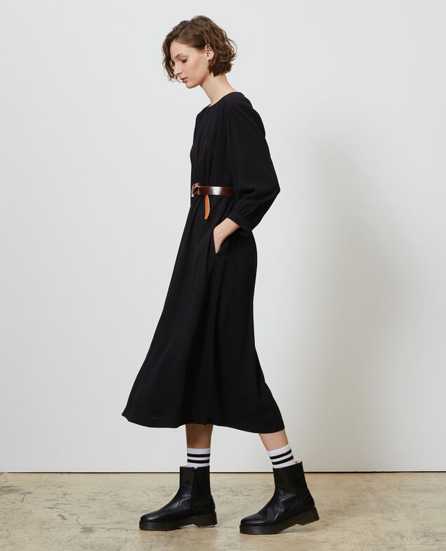 Tailliertes Maxi-Kleid mit fließendem Fall Black beauty