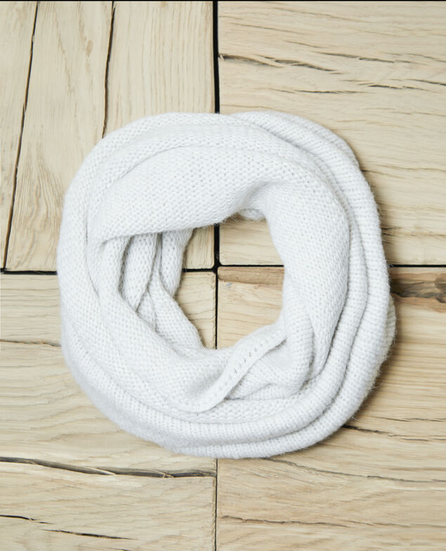 Breiter, grob gestrickter Schal Weiß