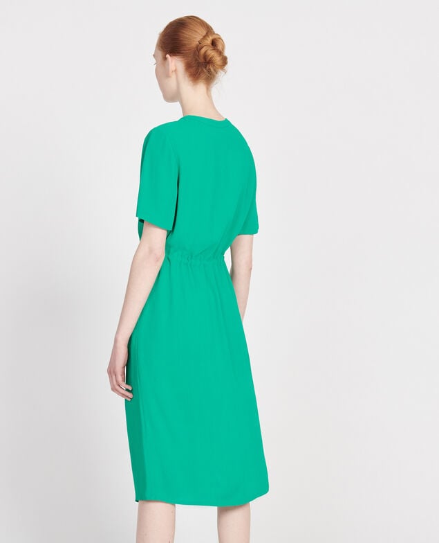 Gerades und fließendes Kleid Golf green