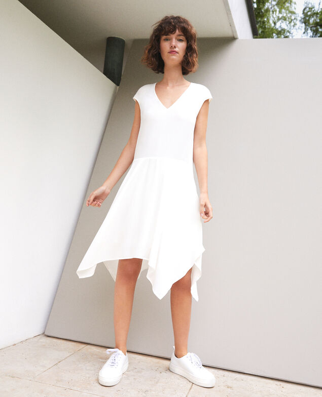 Kleid mit V-Ausschnitt Weiß