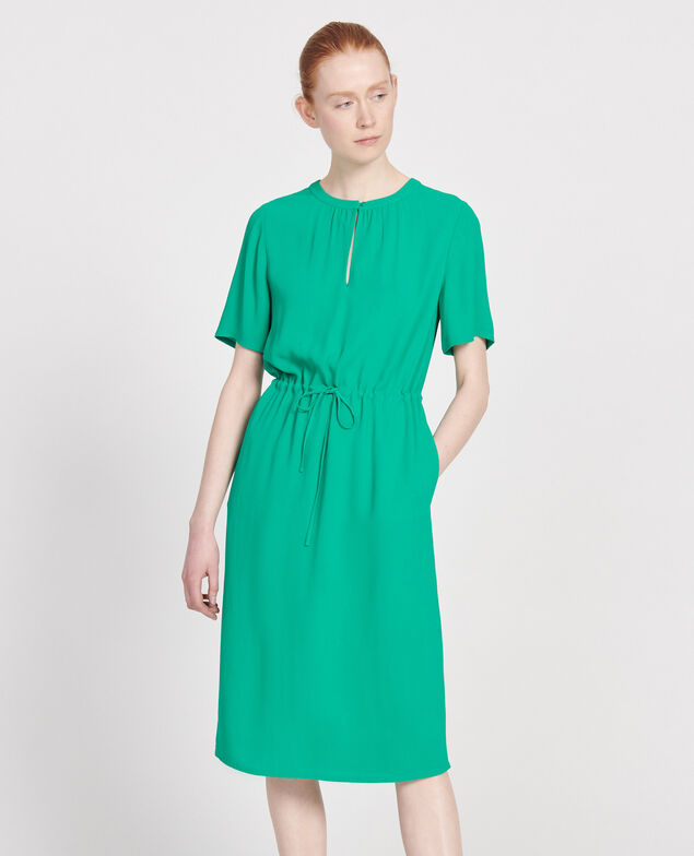 Gerades und fließendes Kleid Golf green