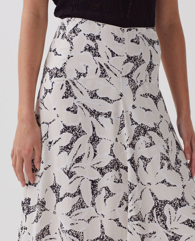 Asymmetrischer Rock mit fließendem Fall J301 flower camo ecru