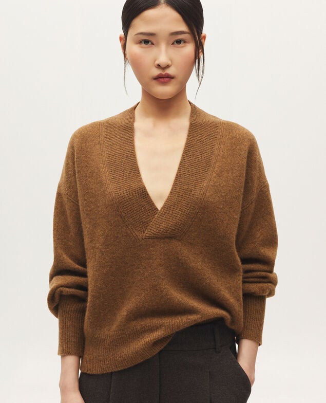 Pullover mit V-Ausschnitt aus Kaschmir K350 mel brown