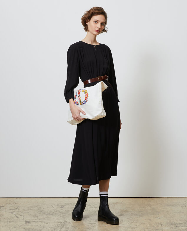 Tailliertes Maxi-Kleid mit fließendem Fall Black beauty